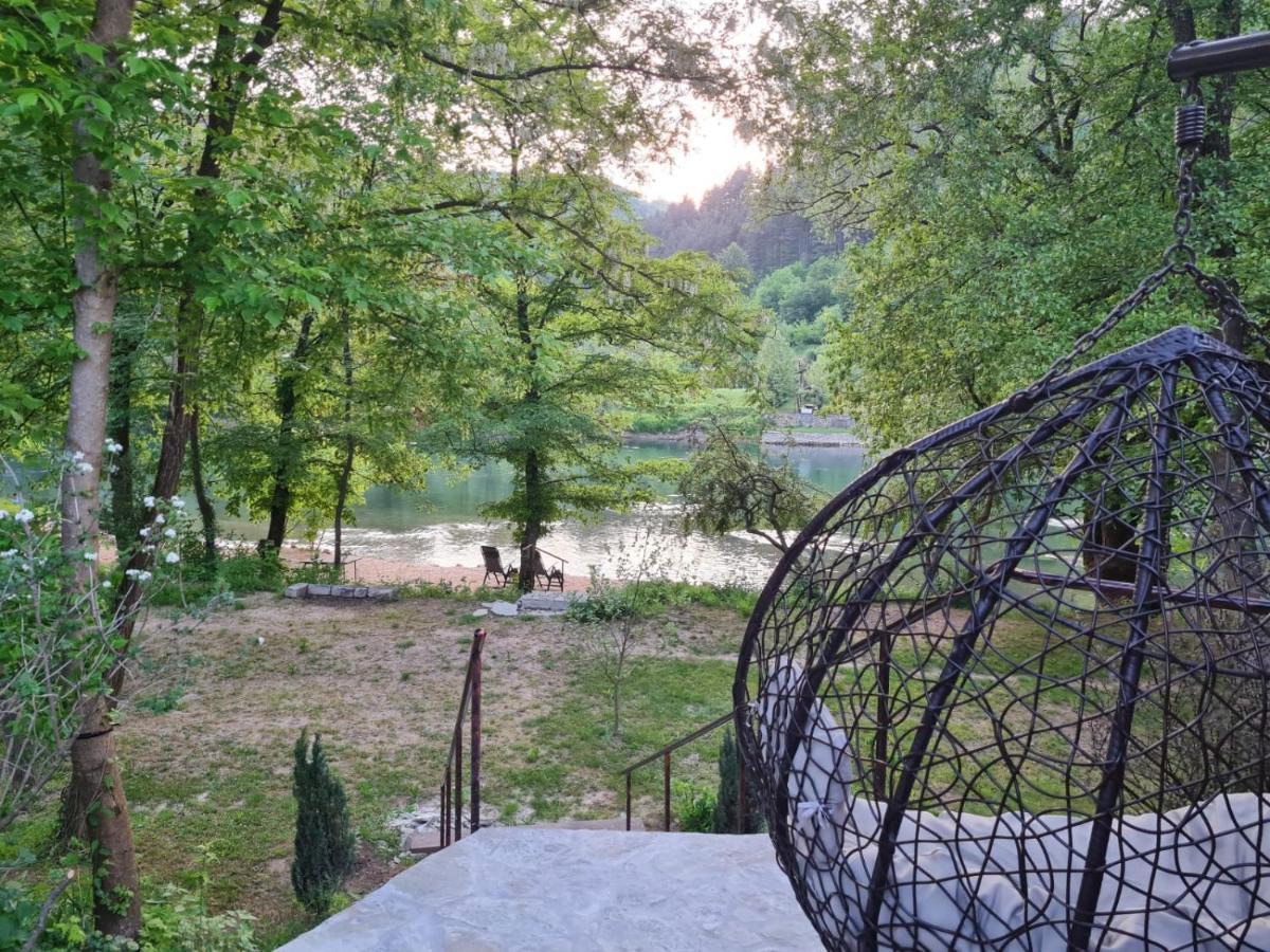 Emrah River 别墅 *